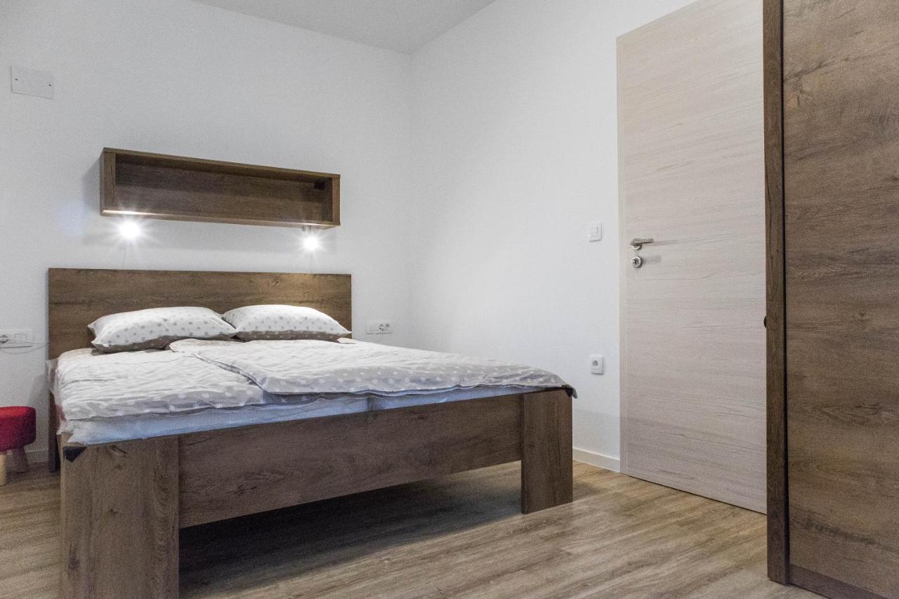 Jantar Apartmaji Novo Mesto Exterior photo